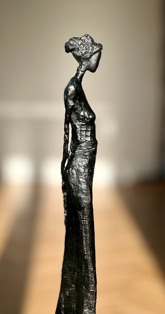 Calypso Ébène by Anne De Villemejane - Bronze sculpture with black patina, detail view