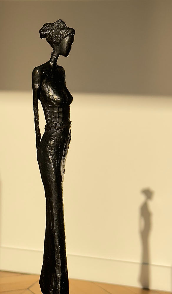 Calypso Ébène by Anne De Villemejane - Bronze sculpture with black patina, side view
