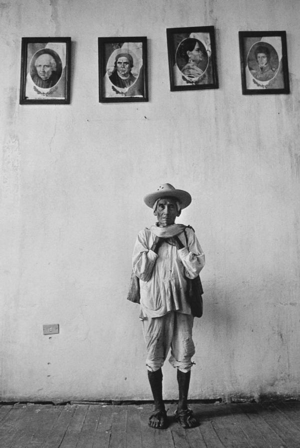 Heroes de la Patria, Cuetzalan, Puebla, 1993 - Graciela Iturbide