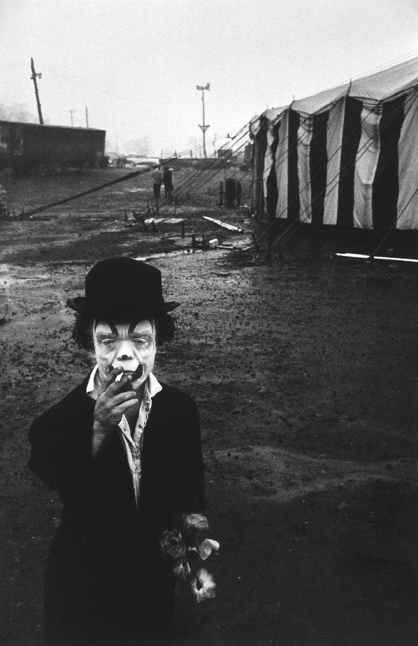 The Dwarf (with cigarettes and flowers), 1958 - Bruce Davidson