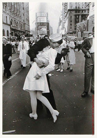 VJ Day, The Kiss by Alfred Eisenstaedt