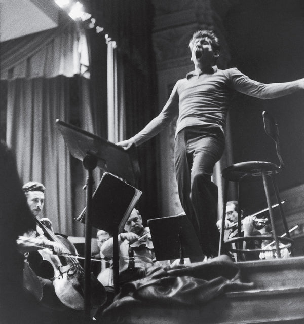 Leonard Bernstein rehearsing Gustav Mahler‚Äôs ‚ÄúResurrection‚Äù Symphony - Alfred Eisenstaedt